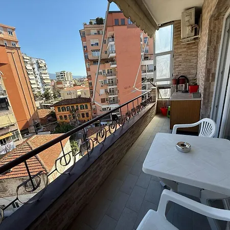 Juli's Spot Τίρανα